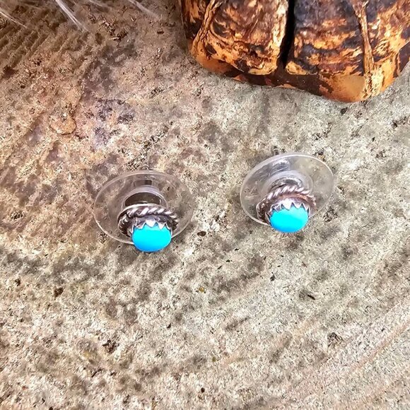 Native America Turquoise Sterling Stamped Ear Stud - Picture 5 of 8